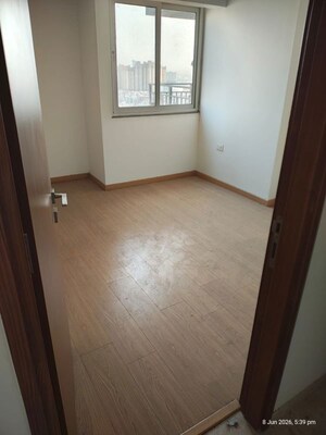 Room in 2.5 BHK Apartment at Samridhi Grand Avenue, Tech Zone 4 Greater Noida – for Sale