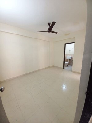 Room in 2 BHK Apartment at Apex Our Homes, Sector 37c – for Rent