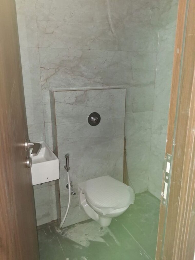 Bathroom, bc-corp-arista 1.5 Bedroom 575 Sq.Ft. Apartment In Bandra East Mumbai 10578867