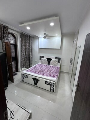 Bedroom in 2 BHK Apartment at Nehru Enclave – for Rent
