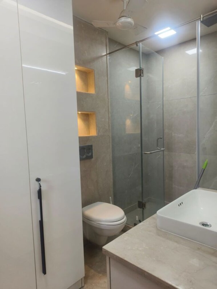 Bathroom, green park 2 Bedroom 175 Sq.Yd. Builder Floor In Green Park Delhi 10578906