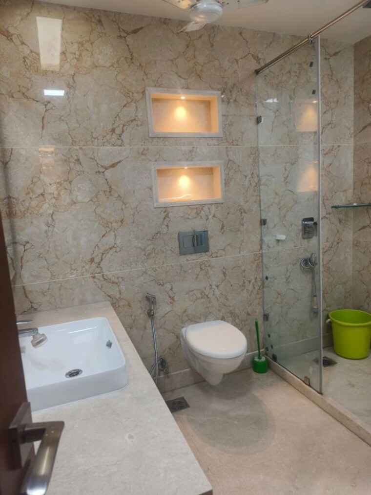 Bathroom, green park 2 Bedroom 175 Sq.Yd. Builder Floor In Green Park Delhi 10578906