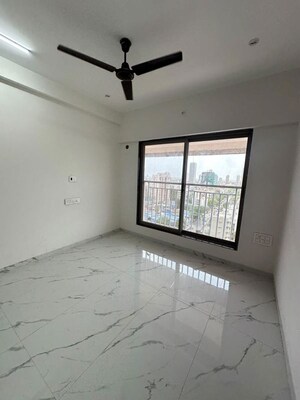 Room in 3 BHK Apartment at Hum Solaris, Kandivali West – for Rent