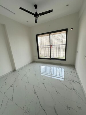 Room in 3 BHK Apartment at Hum Solaris, Kandivali West – for Rent