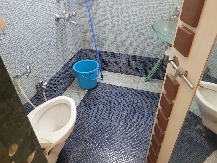 Bathroom, rohan-garima-phase-ii 3 Bedroom 1600 Sq.Ft. Apartment In Model Colony Pune 10578908