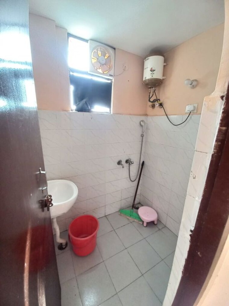 Bathroom, ninex-rmg-residency 1 Bedroom 560 Sq.Ft. Apartment In Sector 37c Gurgaon 10578927