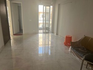 Room in 3 BHK Apartment at Signature Global City, Sector 37d – for Sale