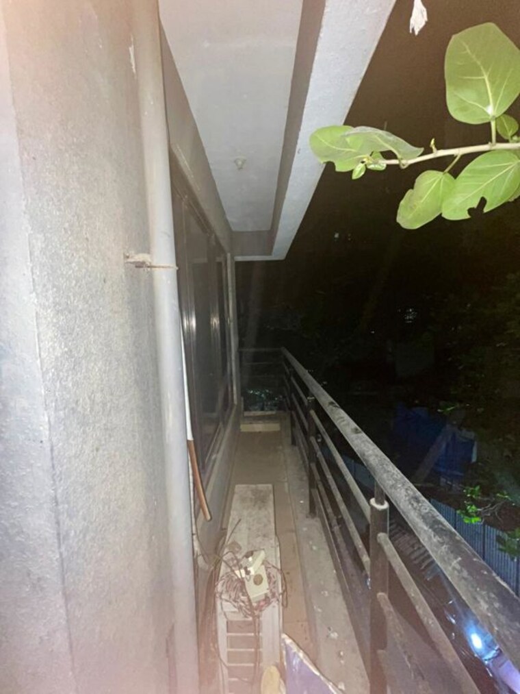 Balcony, satellite-tower 2 Bedroom 950 Sq.Ft. Apartment In Goregaon East Mumbai 10578921