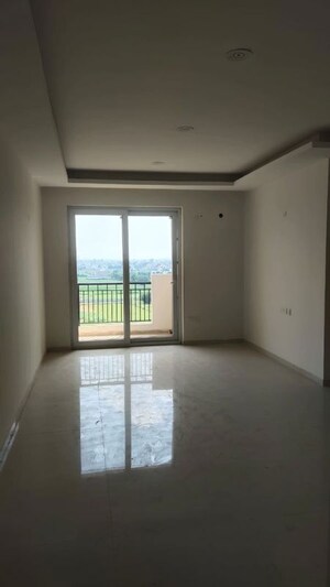 Room in 3 BHK Apartment at Ambika Florence Park, North Mullanpur – for Sale