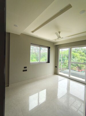 Room in 3 BHK Builder Floor at Sector 52 – for Rent
