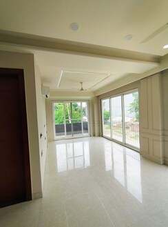 3 BHK + Extra Room Builder Floor For Rent in Sector 52