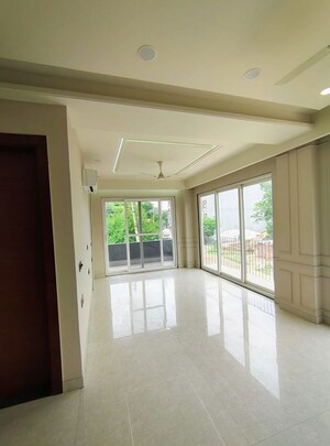 3 BHK Builder Floor For Rent in Sector 52
