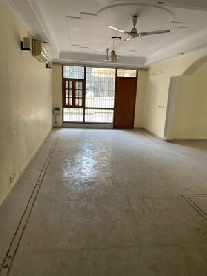 Room in 4 BHK Apartment at M3M Golf Estate, Sector 65 – for Rent