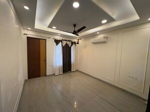 Room in 3 BHK Builder Floor at Sector 57 – for Rent