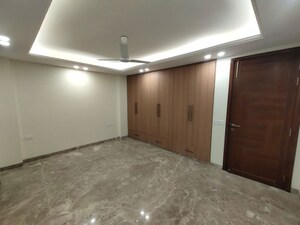 Room in 4 BHK Apartment at Greater Kailash – for Sale