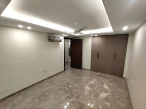 Room in 4 BHK Apartment at Greater Kailash – for Sale
