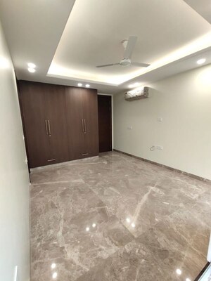 Room in 4 BHK Apartment at Greater Kailash – for Sale
