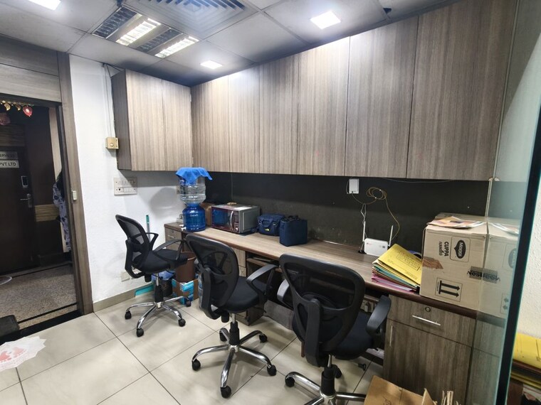 Team Area, netaji subhash place Commercial Office Space 262 Sq.Ft. In Netaji Subhash Place Delhi 10579006