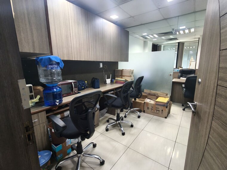 Team Area, netaji subhash place Commercial Office Space 262 Sq.Ft. In Netaji Subhash Place Delhi 10579006
