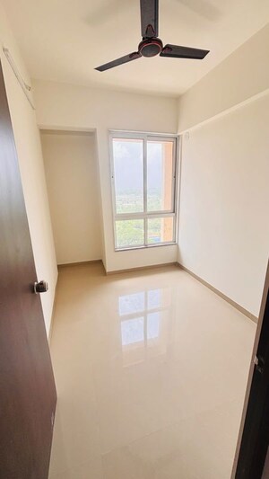 Room in 1 BHK Apartment at Piramal Vaikunth, Balkum Pada – for Rent