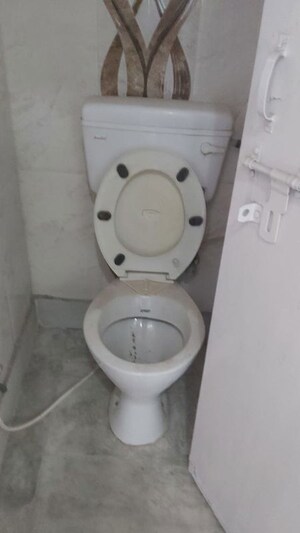 Bathroom in 2.5 BHK Builder Floor at Mayur Vihar – for Sale