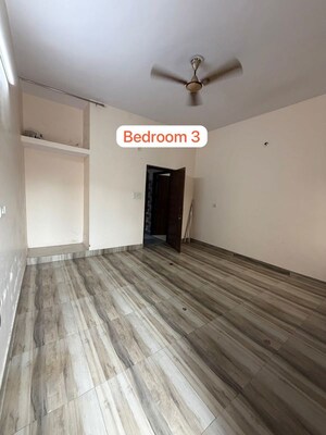 Room in 3.5 BHK Builder Floor at Shastri Nagar – for Rent