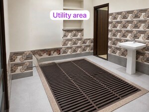 Bedroom in 3.5 BHK Builder Floor at Shastri Nagar – for Rent