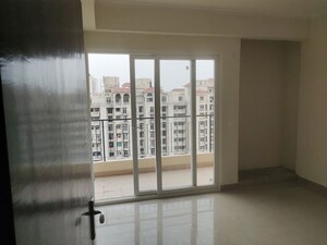 Room in 4 BHK Apartment at Sector 76 – for Rent