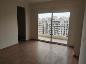 Room in 4 BHK Apartment at Sector 76 – for Rent
