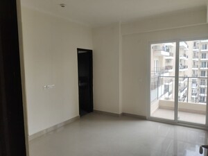 Room in 4 BHK Apartment at Sector 76 – for Rent
