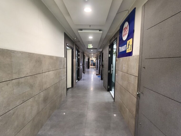  Parking, netaji subhash place Commercial Office Space 538 Sq.Ft. In Netaji Subhash Place Delhi 10579059
