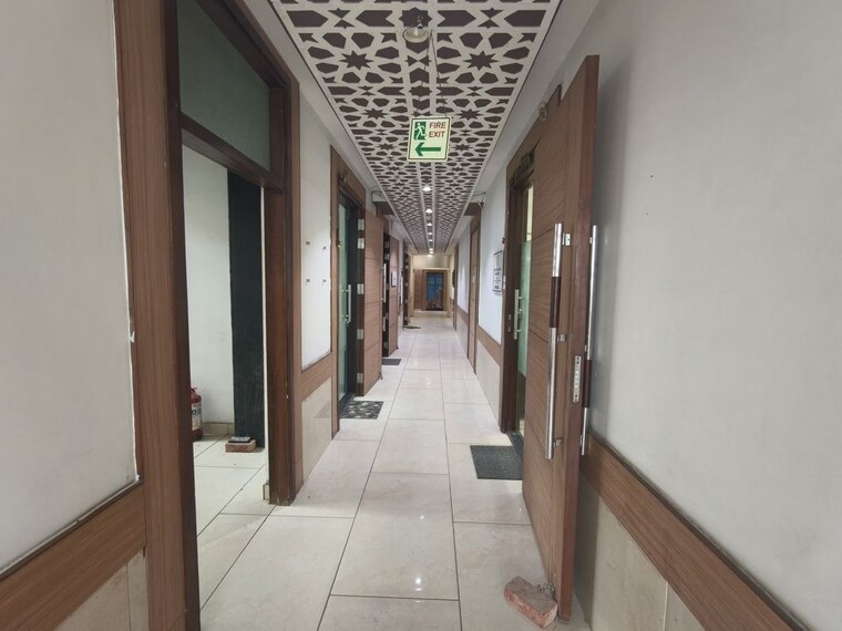 undefined, netaji subhash place Commercial Office Space 748 Sq.Ft. In Netaji Subhash Place Delhi 10579108