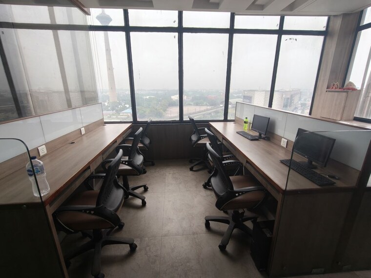 Team Area, netaji subhash place Commercial Office Space 748 Sq.Ft. In Netaji Subhash Place Delhi 10579108