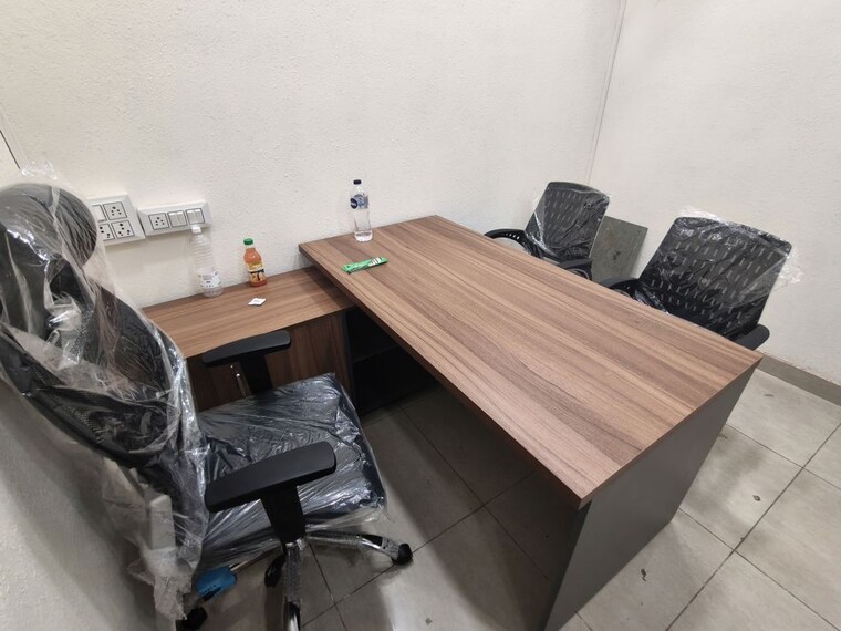 Team Area, netaji subhash place Commercial Office Space 352 Sq.Ft. In Netaji Subhash Place Delhi 10579122