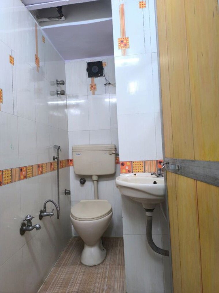 Bathroom, hilton-center Commercial Office Space 600 Sq.Ft. In Cbd Belapur Sector 11 Navi Mumbai 10579146