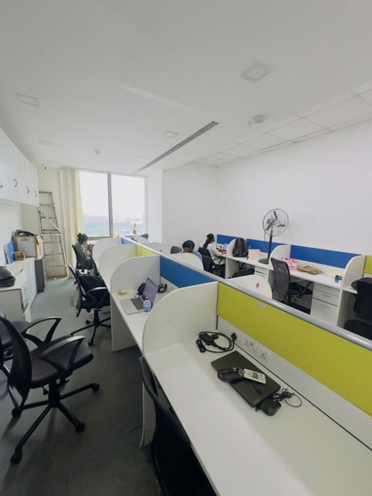 Team Area, platinum-techno-park Commercial Office Space 2600 Sq.Ft. In Vashi Sector 30 Navi Mumbai 10579151
