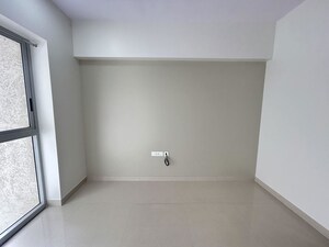 Room in 3 BHK Apartment at Bhoomi Simana, Parel – for Sale