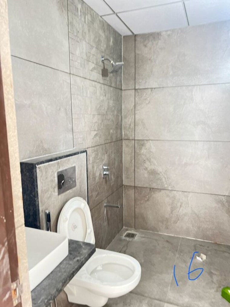 Bathroom, memnagar 3 Bedroom 2250 Sq.Ft. Apartment In Memnagar Ahmedabad 10579150