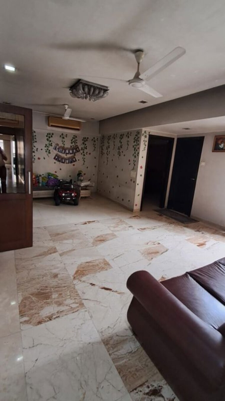 Living Room, satra-residency 4 Bedroom 3000 Sq.Ft. Apartment In Khar West Mumbai 10579183