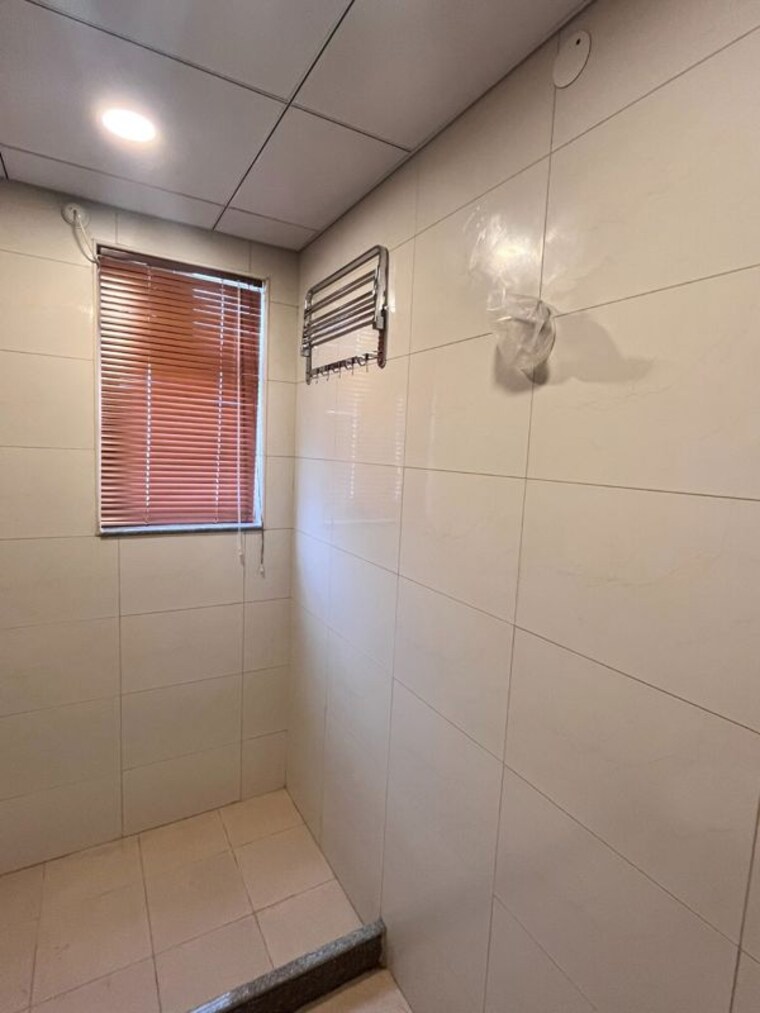 Bathroom, godrej-air-sector-85 3.5 Bedroom 2129 Sq.Ft. Apartment In Sector 85 Gurgaon 10579172