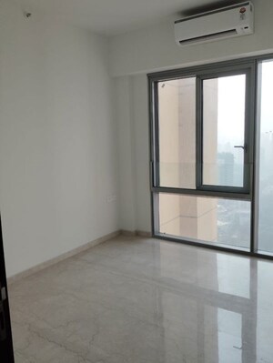 Room in 2 BHK Apartment at Piramal Aranya Ahan, Byculla – for Rent