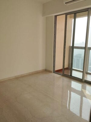 Room in 2 BHK Apartment at Piramal Aranya Ahan, Byculla – for Rent