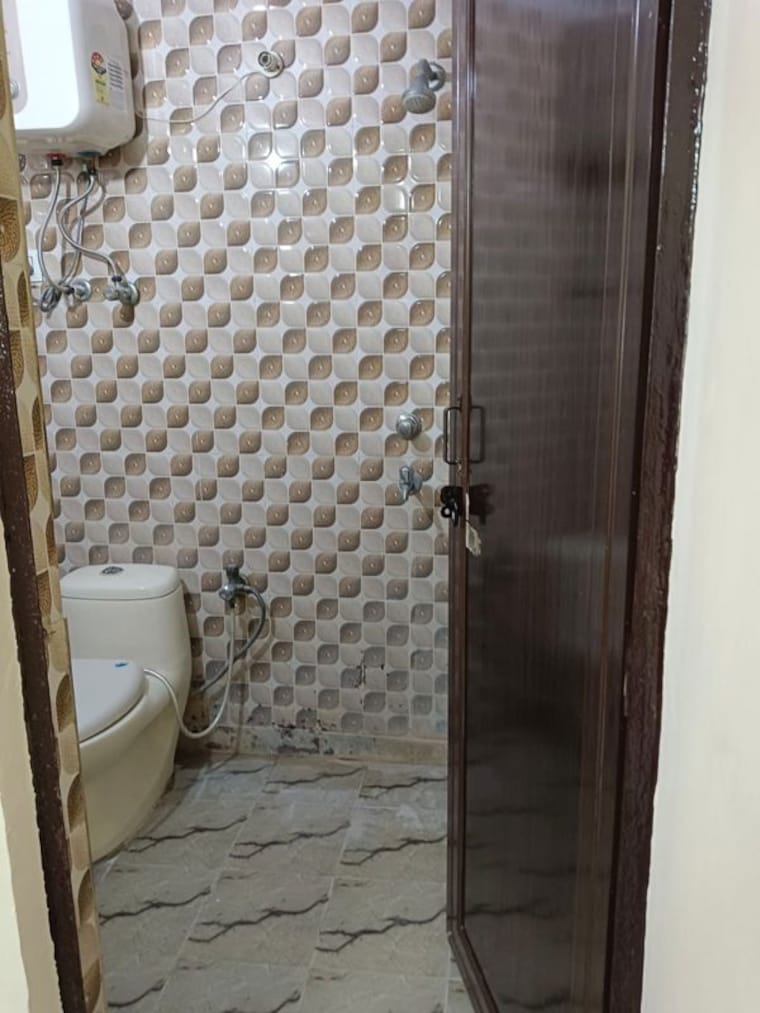 Bathroom, lajpat nagar 4 1 Bedroom 531 Sq.Ft. Builder Floor In Lajpat Nagar 4 Delhi 10579233
