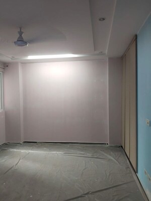 Room in 4 BHK Builder Floor at Safdarjung Development Area – for Rent