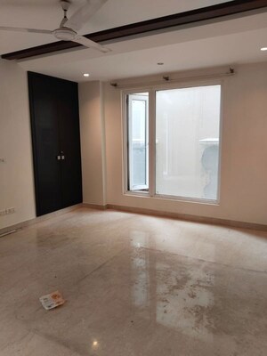 Room in 4 BHK Builder Floor at Safdarjung Development Area – for Rent
