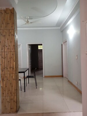 Building Lobby in 3 BHK Builder Floor at SS Southend Floors, South City 2 – for Rent