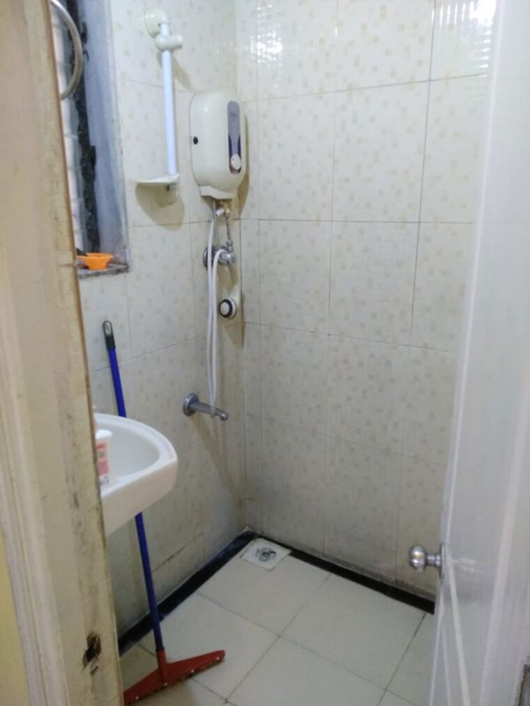 Bathroom, panch-leela 1 Bedroom 625 Sq.Ft. Apartment In Powai Mumbai 10579493