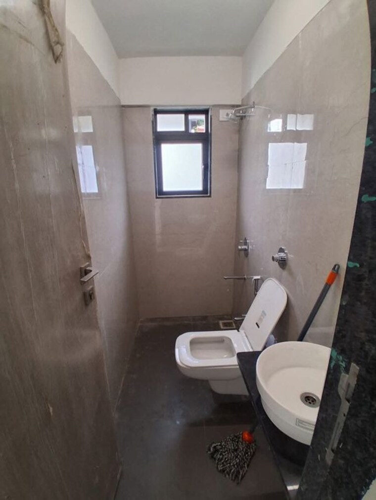 Bathroom, eon-one 2 Bedroom 700 Sq.Ft. Apartment In Prabhadevi Mumbai 10579557
