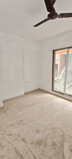 Room in 2 BHK Apartment at Avant Hillway, Goregaon East – for Rent