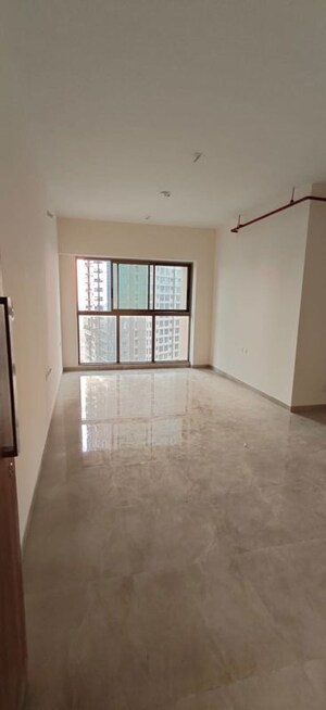 Room in 2 BHK Apartment at Sheth Auris Bliss, Malad West – for Rent